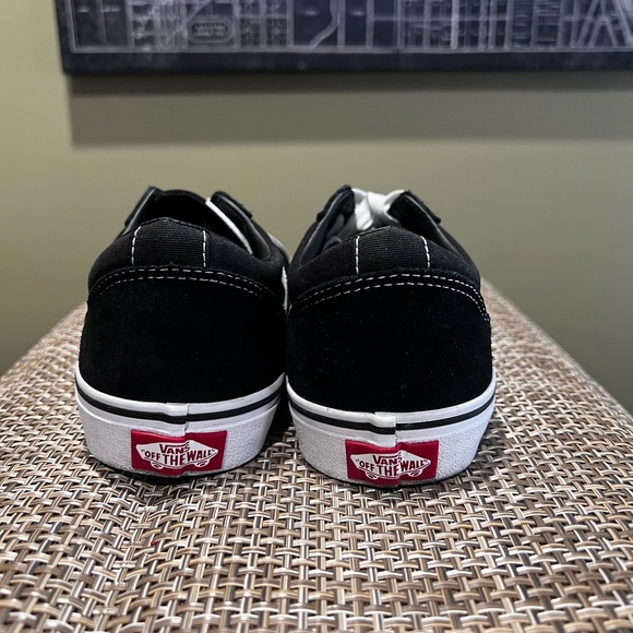Black and white Suede Vans - Picture 5 of 6